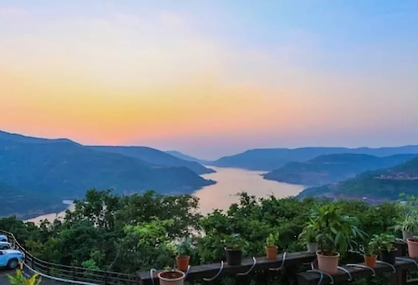 Lomakeskus Ekaant The Retreat