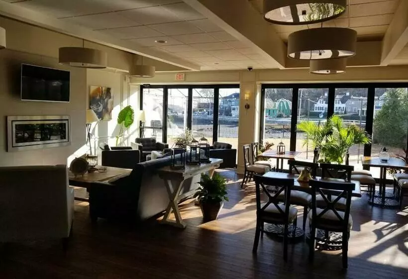 ホテル Cohasset Harbor Resort