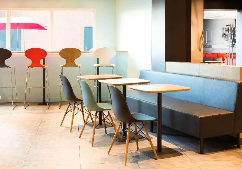 Отель Ibis Orly Chevilly Tram 7