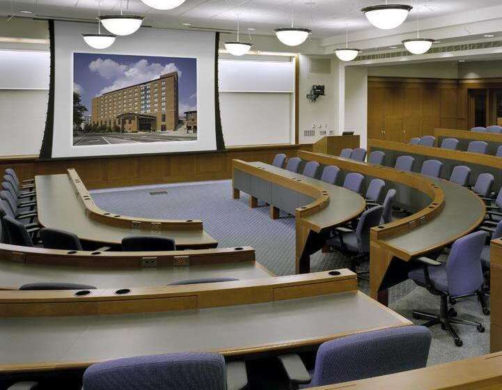 هتل The Blackwell Inn And Pfahl Conference Center