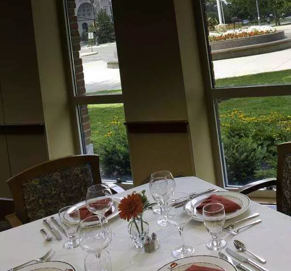 Отель The Blackwell Inn And Pfahl Conference Center