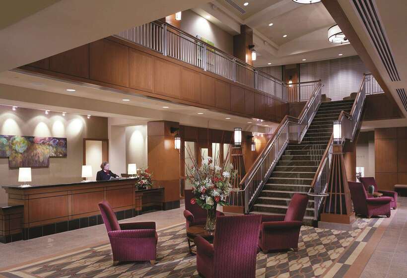 هتل The Blackwell Inn And Pfahl Conference Center