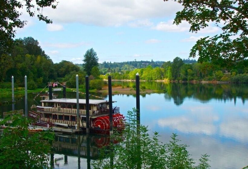 The Grand Hotel   Salem