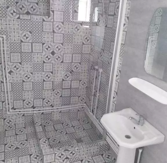 ペンション Cris & Mona