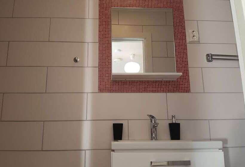 פנסיון Sjotorps Hostel