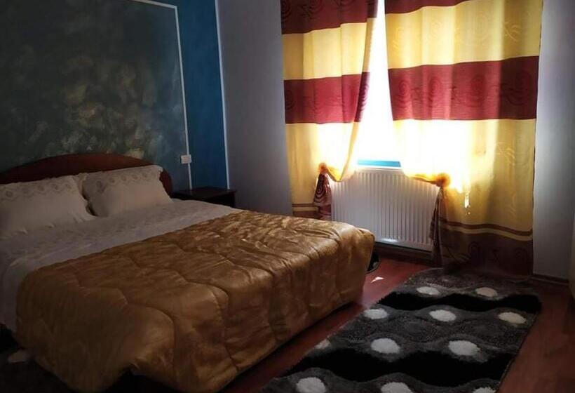 Pensiunea 3flori De Colț