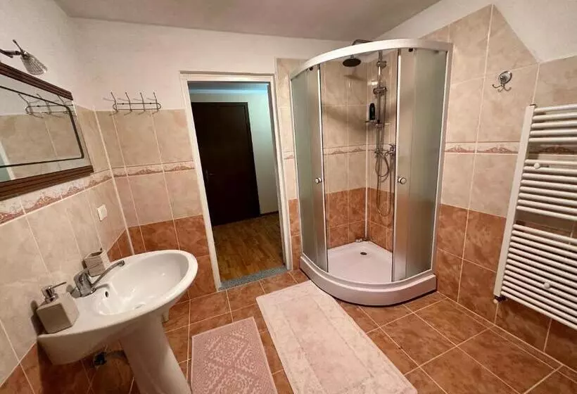 Pensiunea 3flori De Colț