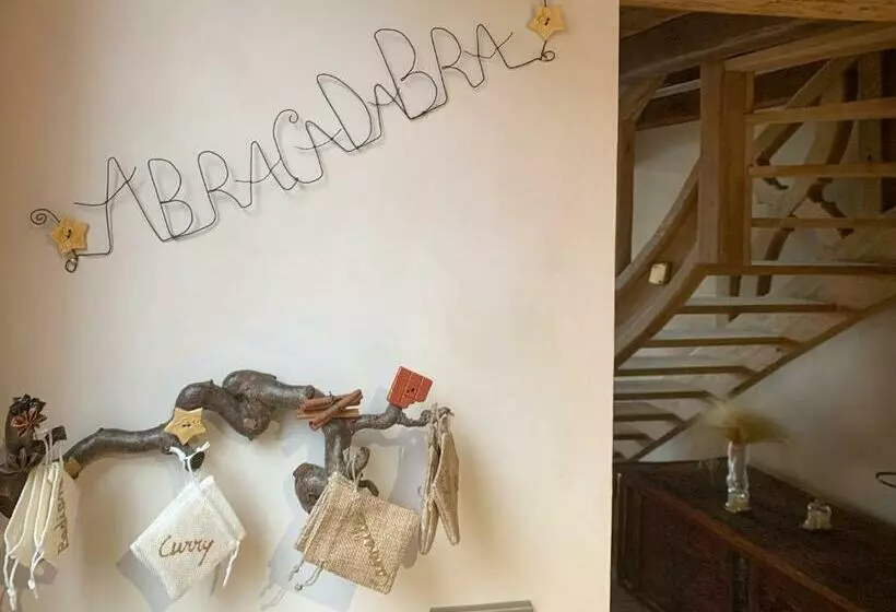 Aamiaismajoitus (B&B) La Tour Des Fées Spa