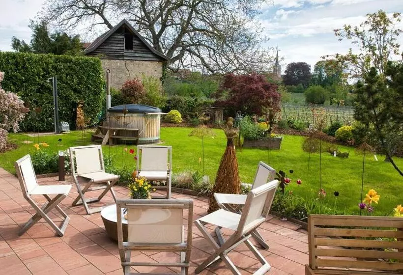 Aamiaismajoitus (B&B) La Tour Des Fées Spa