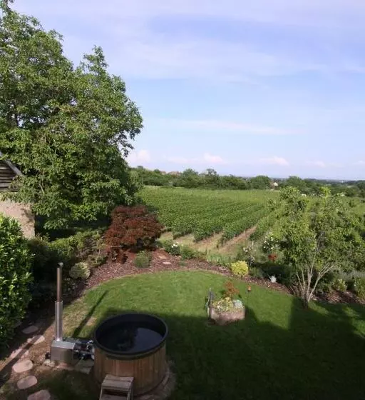 Aamiaismajoitus (B&B) La Tour Des Fées Spa