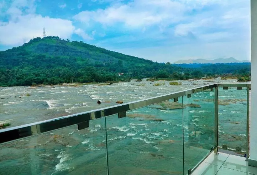 Hotelli The Anchorage Athirapilly Resort