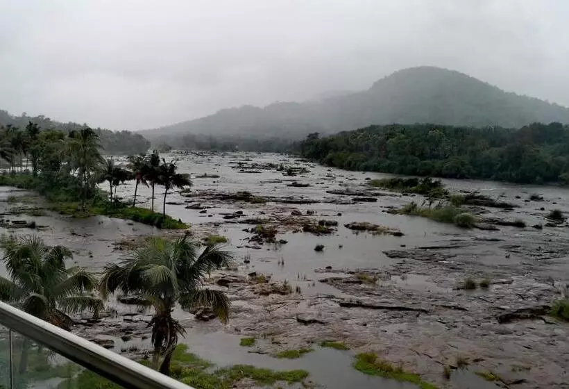 Hotelli The Anchorage Athirapilly Resort