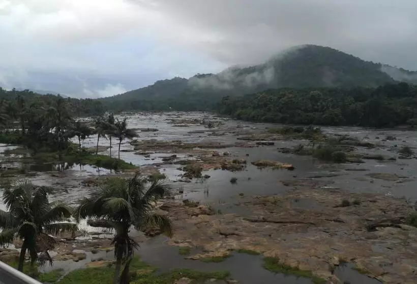 Hotelli The Anchorage Athirapilly Resort