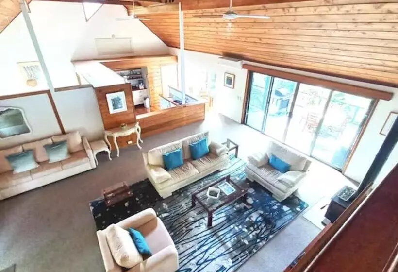 Aamiaismajoitus (B&B) Lake Russell Retreat