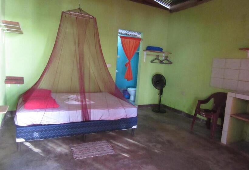 تختخواب و صبحانه Rosa's Lake Cabins