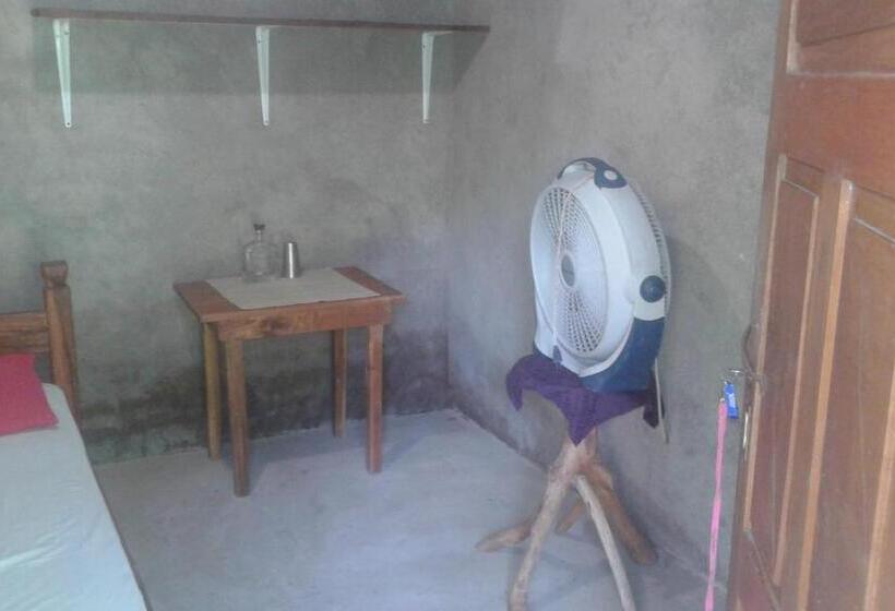 تختخواب و صبحانه Rosa's Lake Cabins