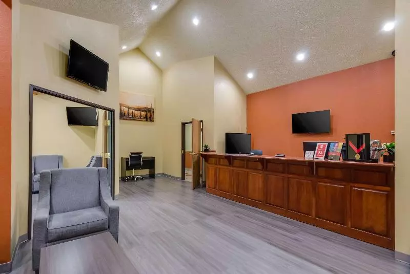 Hotelli Americas Best Value Inn & Suites Independence Va