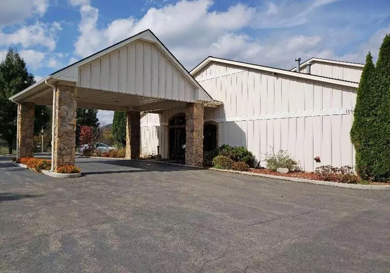 Hotelli Americas Best Value Inn & Suites Independence Va