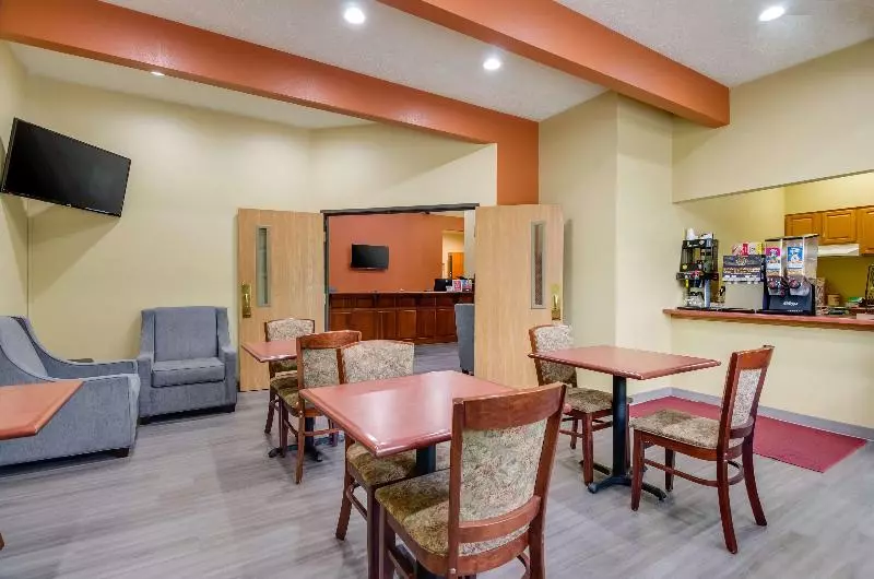 Hotelli Americas Best Value Inn & Suites Independence Va