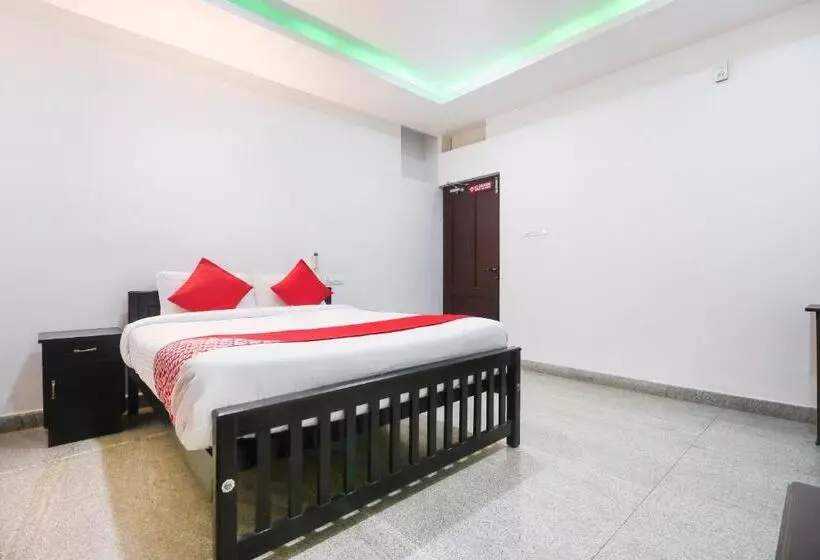 هتل Oyo 14270 Marottickal Residency