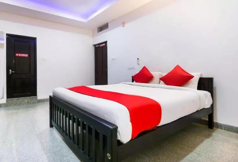 هتل Oyo 14270 Marottickal Residency