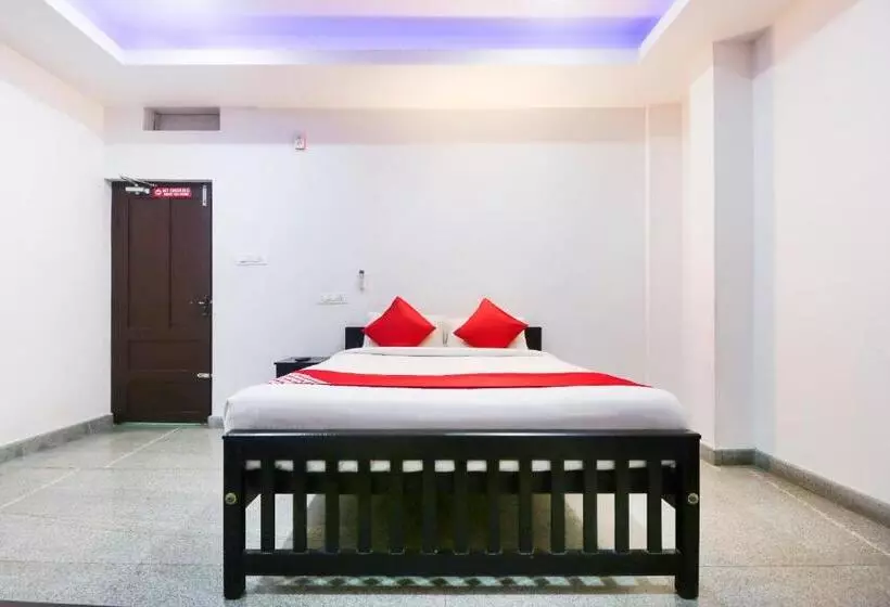 هتل Oyo 14270 Marottickal Residency