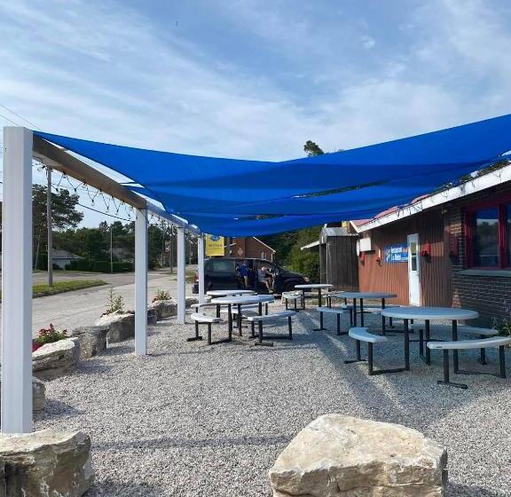 Huron Sands Motel And Restaurant