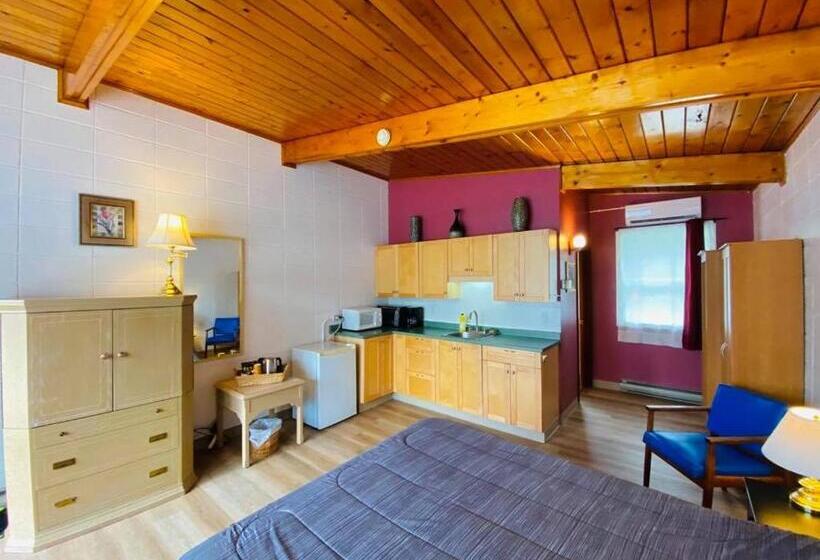 Huron Sands Motel And Restaurant