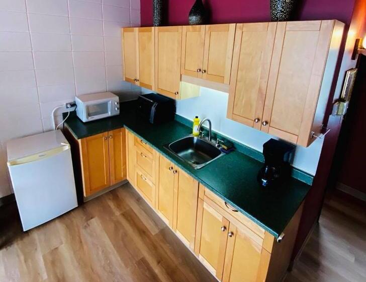 Huron Sands Motel And Restaurant