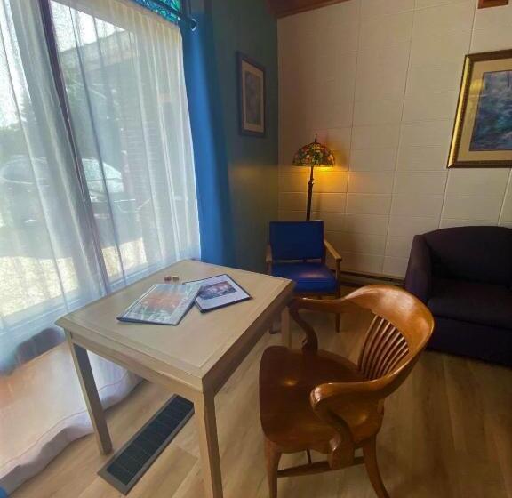 Huron Sands Motel And Restaurant