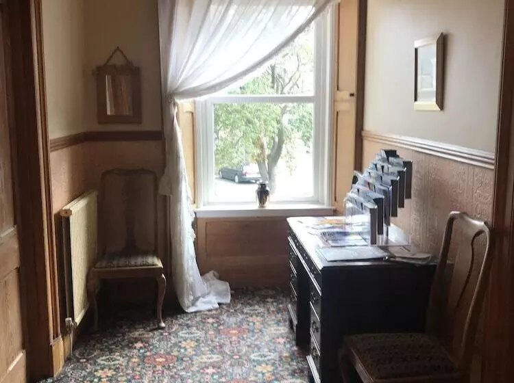 Pension Dunclutha Guest House