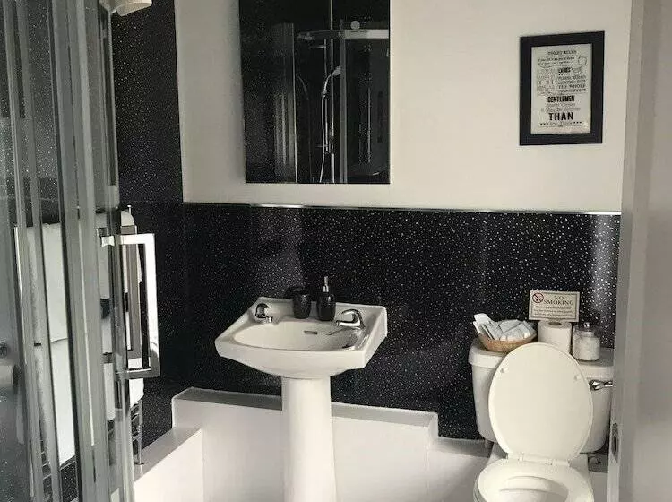 Pension Dunclutha Guest House