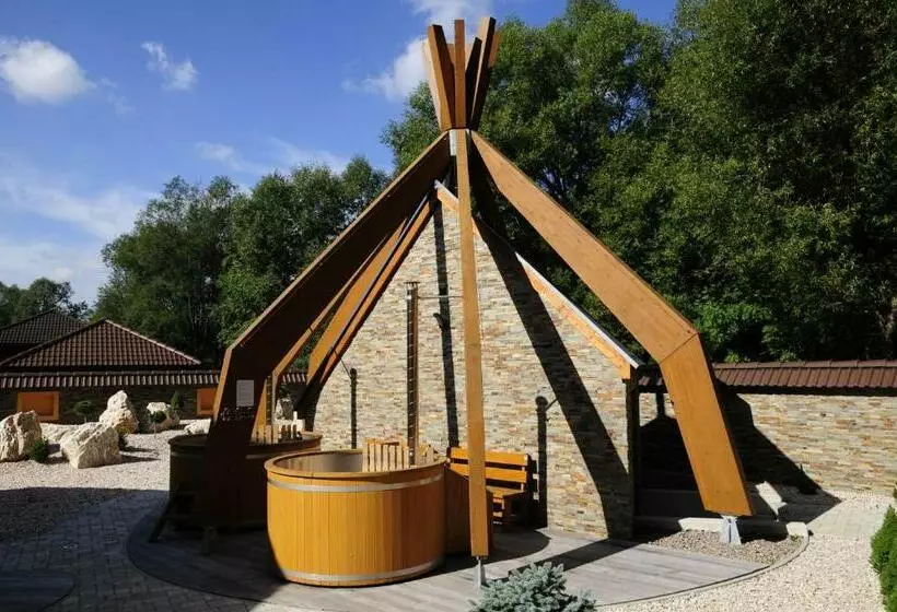 Retkeilymaja Country Saloon Belá