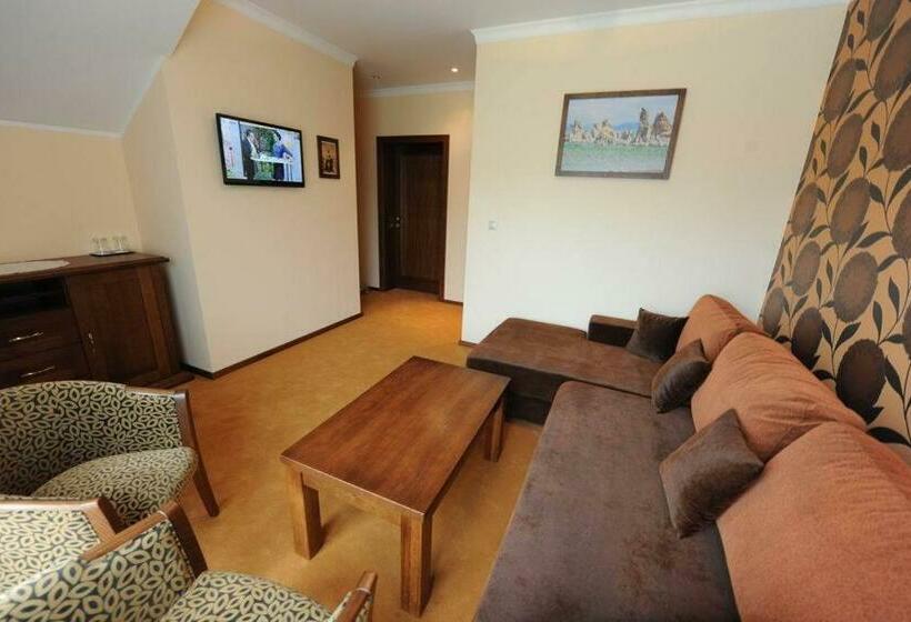 فندق صغير Country Saloon Belá