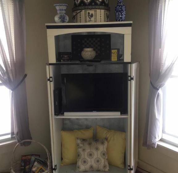 Glass Magnolia Bed & Breakfast