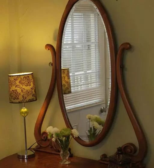 Glass Magnolia Bed & Breakfast