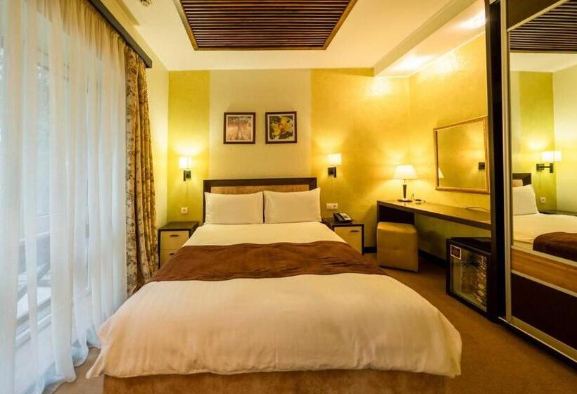 בית מלון כפרי Shishkinn Resort&spa