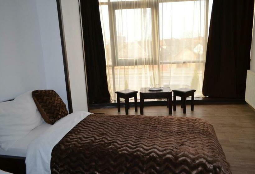 בית מלון כפרי Taverna Pecicana