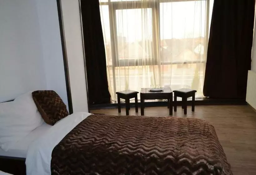 Hotelli Taverna Pecicana