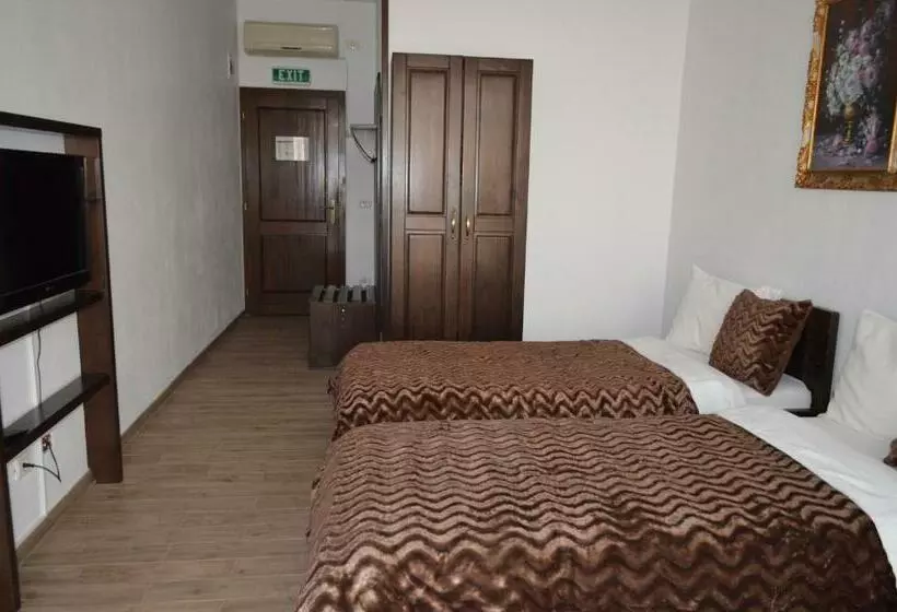 Hotelli Taverna Pecicana