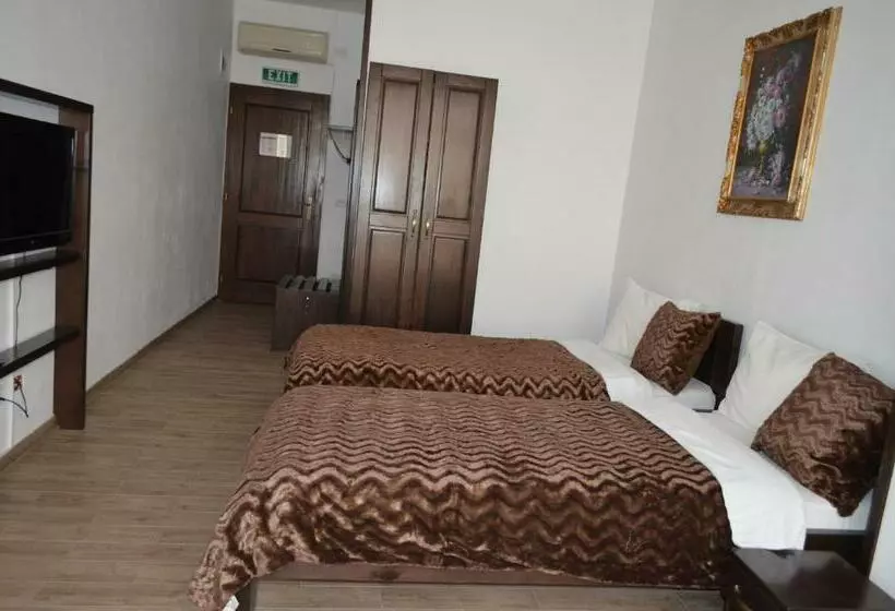 Hotelli Taverna Pecicana