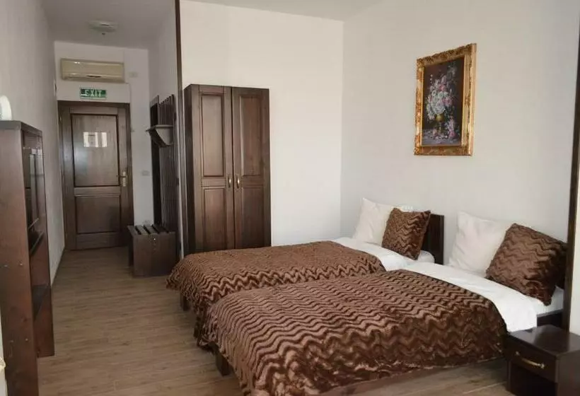 Hotelli Taverna Pecicana