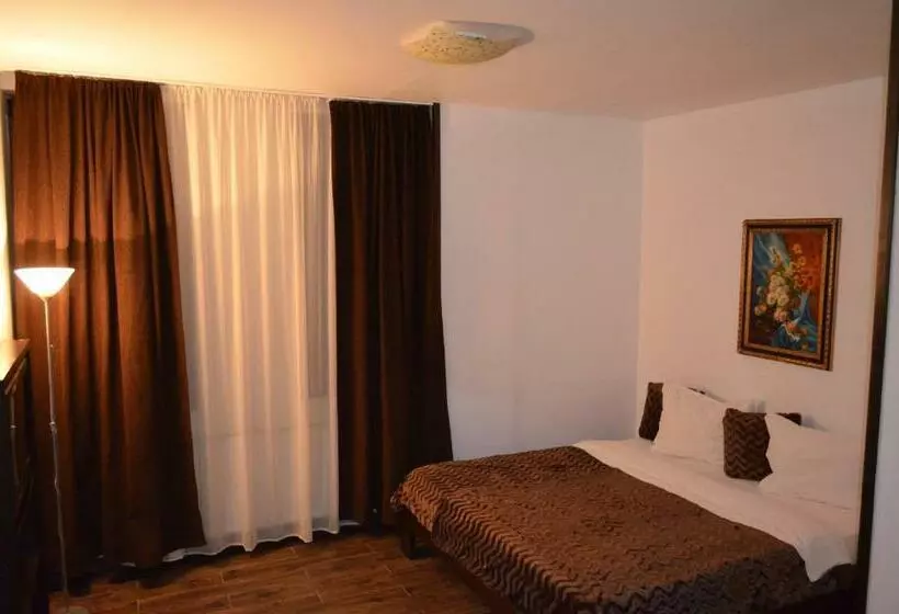 Hotelli Taverna Pecicana