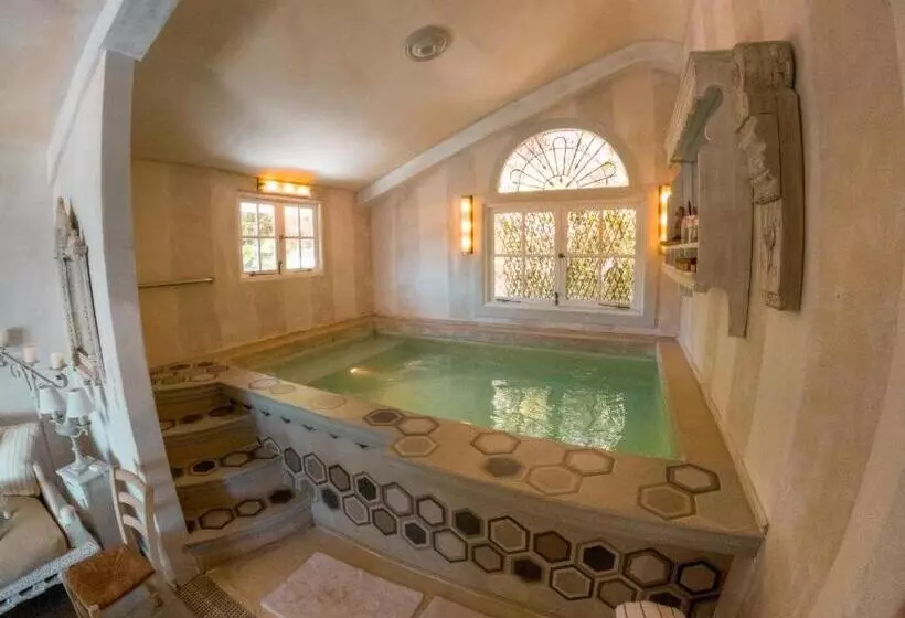 Villa Caprichosa Boutique Hotels