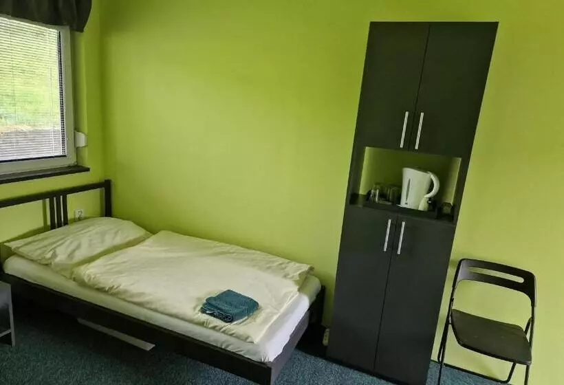 Majatalo Penzion A Motobar Bravantice