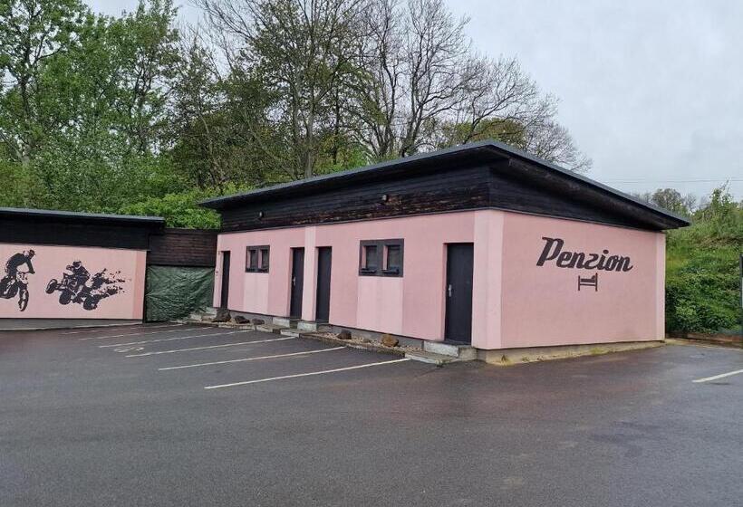 پانسیون Penzion A Motobar Bravantice