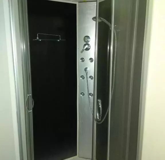 Majatalo Penzion A Motobar Bravantice