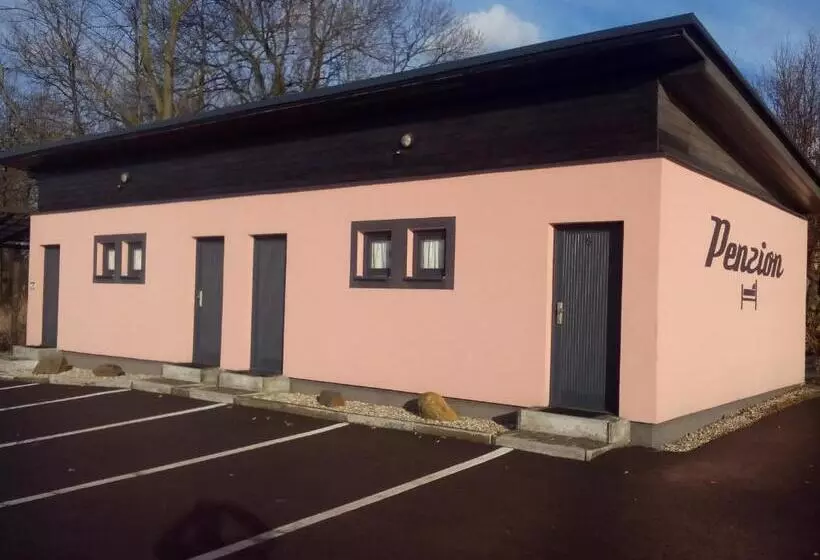 Majatalo Penzion A Motobar Bravantice