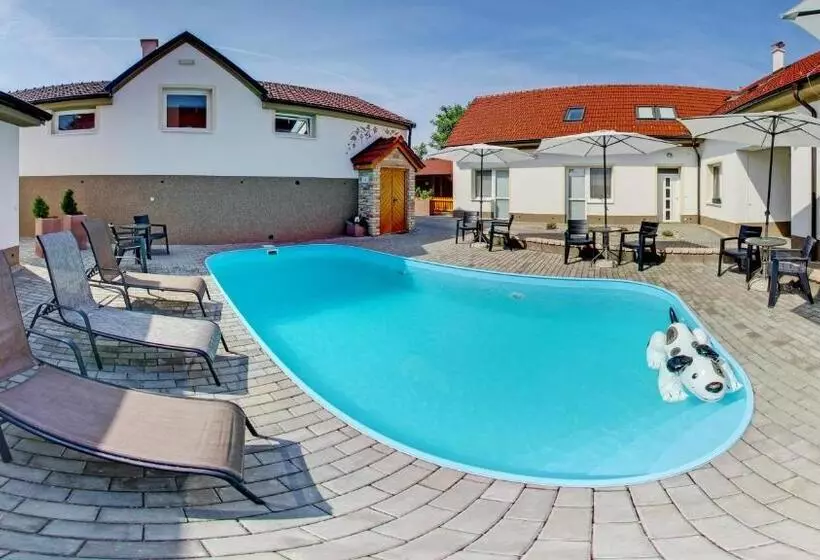 ペンション Penzion Kratochvíl