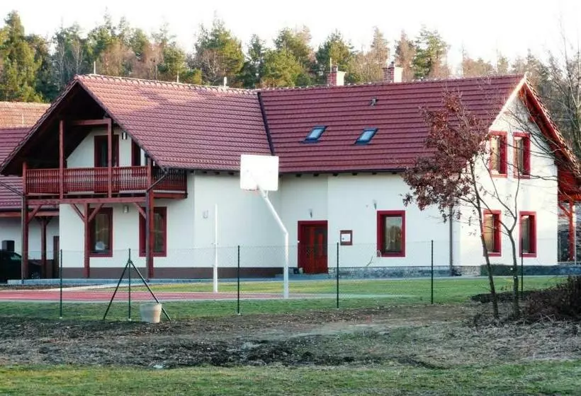 Majatalo Penzion Lipina